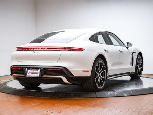 2025 Porsche Taycan 