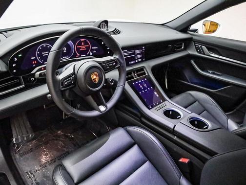 2025 Porsche Taycan 