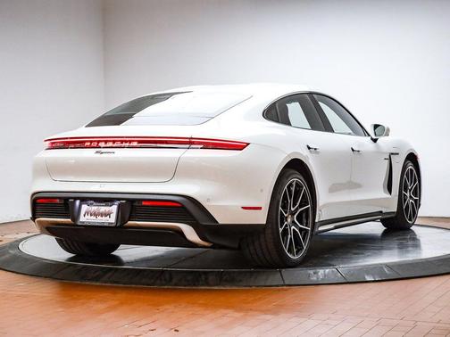 2025 Porsche Taycan 