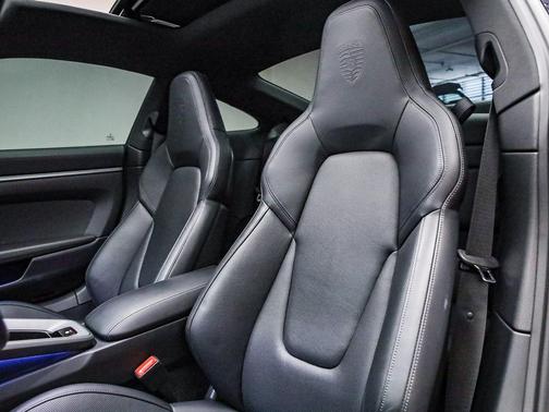 2025 Porsche 911 Carrera