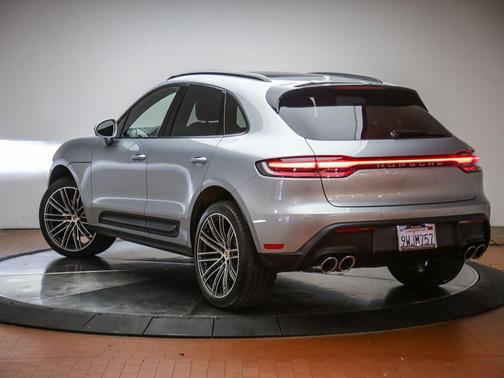 Dolomite 2026 Porsche Macan Macan