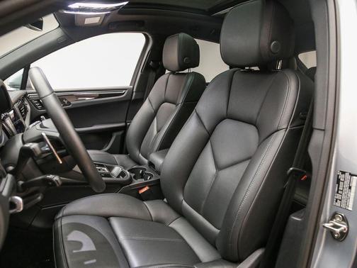 Dolomite 2026 Porsche Macan Macan
