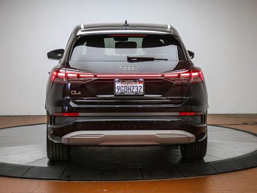 Mythos Black Metallic 2023 Audi Q4 e-tron Premium Plus 40 RWD