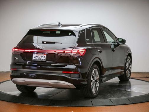 Mythos Black Metallic 2023 Audi Q4 e-tron Premium Plus 40 RWD