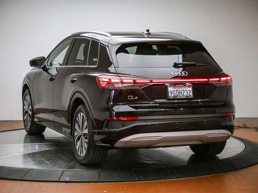 Mythos Black Metallic 2023 Audi Q4 e-tron Premium Plus 40 RWD