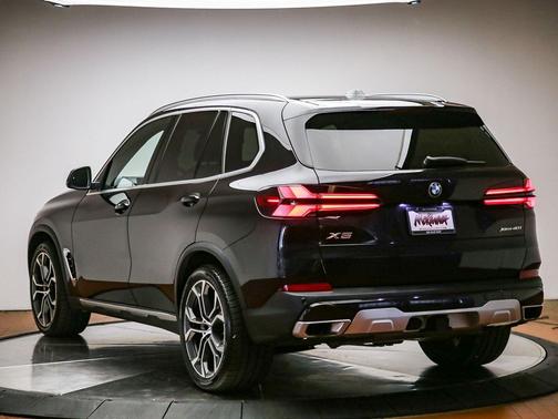 Black Sapphire Metallic 2024 BMW X5 xDrive40i