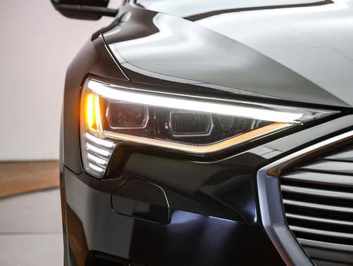 2022 Audi e-tron Premium