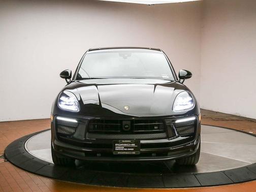 Black 2022 Porsche Macan Macan