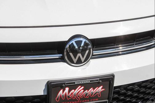 Pure White 2025 Volkswagen Jetta 1.5T Sport