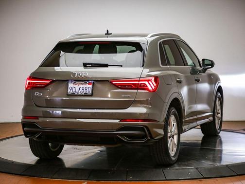 Chronos Gray Metallic 2022 Audi Q3 45 S line Premium