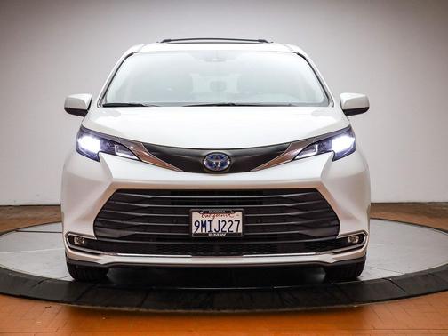 2024 Toyota Sienna XLE