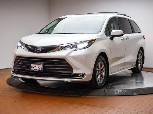 2024 Toyota Sienna XLE