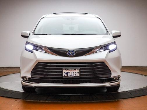 2024 Toyota Sienna XLE