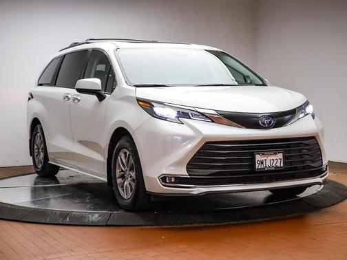 2024 Toyota Sienna XLE