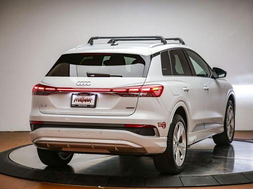 Glacier White Metallic 2023 Audi Q4 e-tron Premium 50 quattro