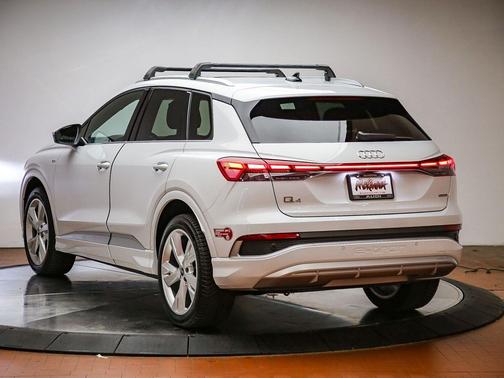 Glacier White Metallic 2023 Audi Q4 e-tron Premium 50 quattro