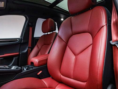 2025 Porsche Macan T