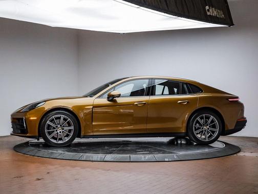 2025 Porsche Panamera 4