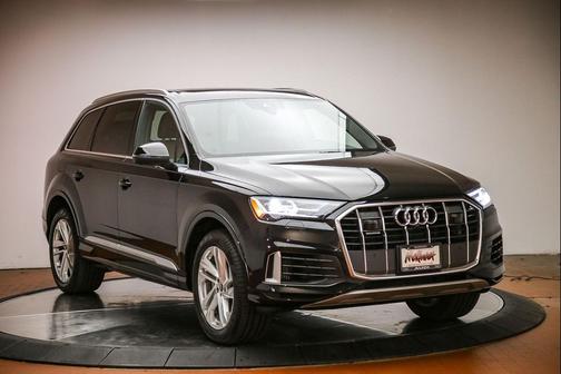 Mythos Black Metallic 2023 Audi Q7 55 Premium Plus