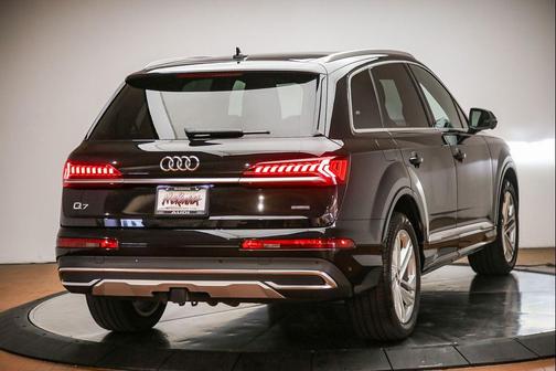 Mythos Black Metallic 2023 Audi Q7 55 Premium Plus