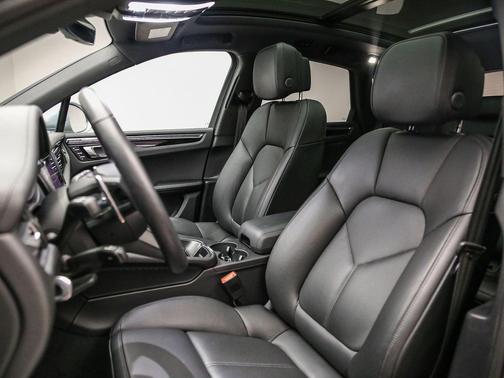 Dolomite 2026 Porsche Macan Macan
