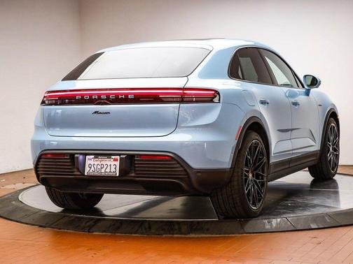 2025 Porsche Macan 