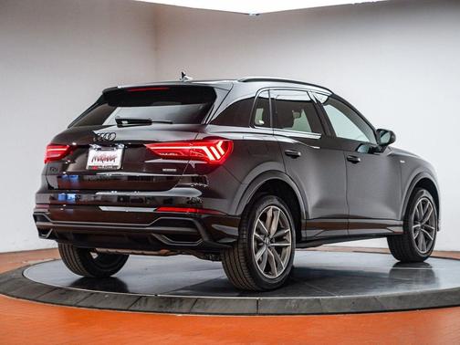 2025 Audi Q3 Premium 45 TFSI S line quattro Tiptronic
