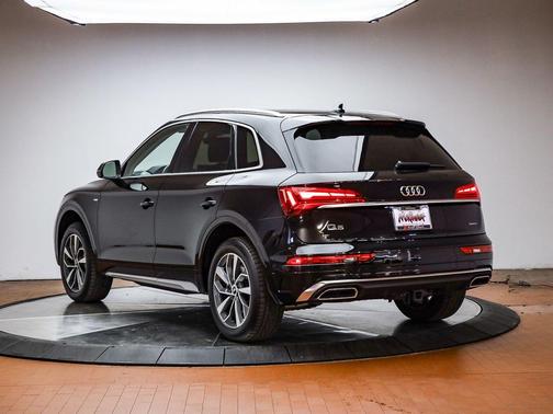 Mythos Black Metallic 2023 Audi Q5 45 S line Premium Plus