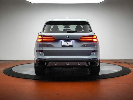 Brooklyn Grey Metallic 2024 BMW X5 sDrive40i