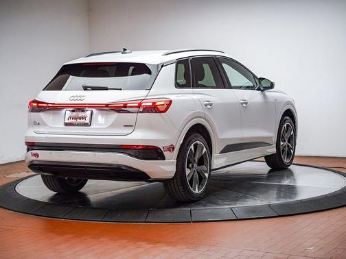 Glacier White Metallic 2023 Audi Q4 e-tron Premium Plus 50 quattro