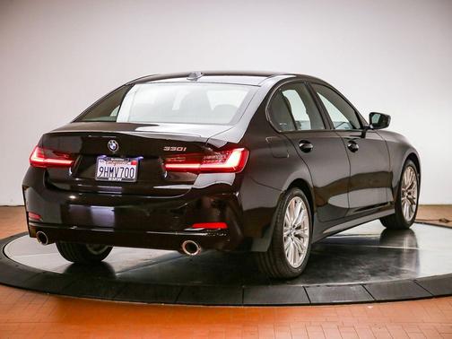 Jet Black 2023 BMW 330 330i