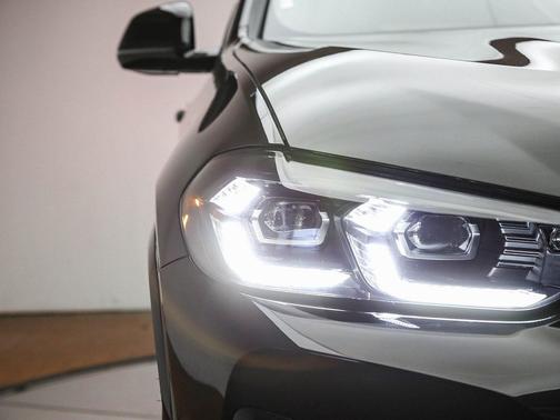 2025 BMW X4 xDrive30i