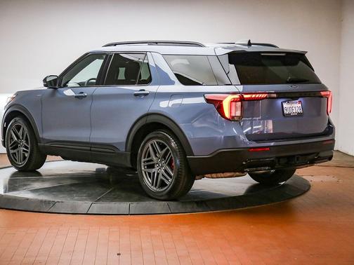 Vapor Blue Metallic 2025 Ford Explorer ST-Line