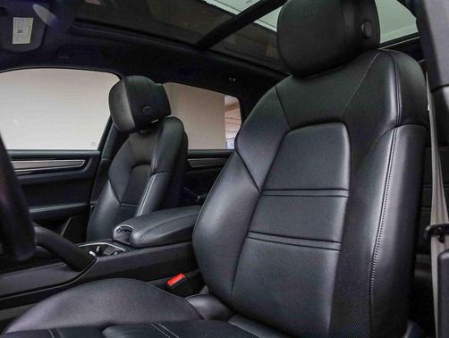 2023 Porsche Cayenne Platinum Edition