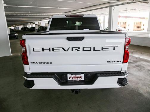 Summit White 2022 Chevrolet Silverado 1500 Custom