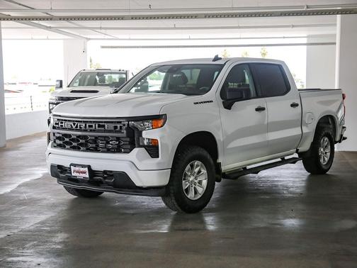 Summit White 2022 Chevrolet Silverado 1500 Custom