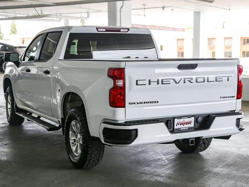 Summit White 2022 Chevrolet Silverado 1500 Custom