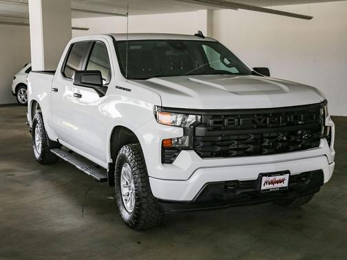Summit White 2022 Chevrolet Silverado 1500 Custom