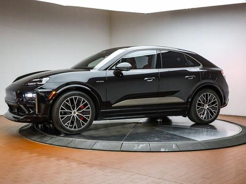 2025 Porsche Macan Turbo