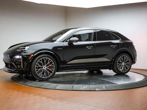 2025 Porsche Macan Turbo