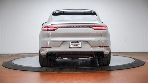 Chalk 2022 Porsche Cayenne Platinum Edition
