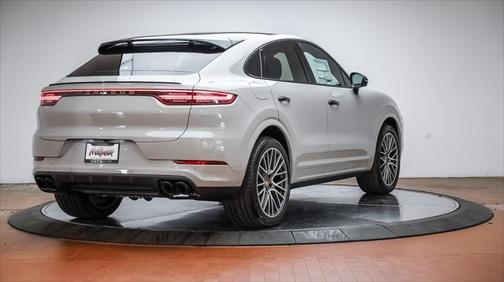 Chalk 2022 Porsche Cayenne Platinum Edition