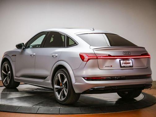 Florett Silver Metallic 2022 Audi e-tron S Premium Plus
