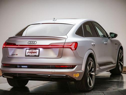 Florett Silver Metallic 2022 Audi e-tron S Premium Plus