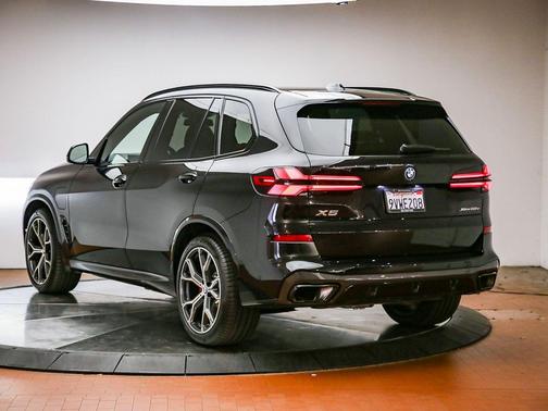 Black Sapphire Metallic 2026 BMW X5 PHEV xDrive50e