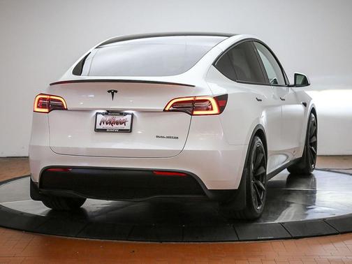 2023 Tesla Model Y Performance Dual Motor All-Wheel Drive