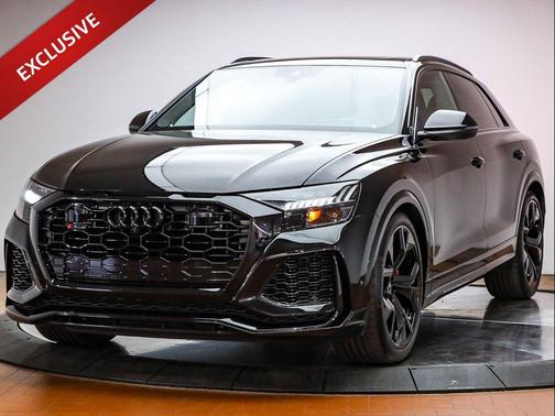 Mythos Black Metallic 2022 Audi RS Q8 4.0T