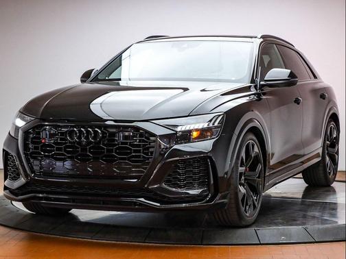 Mythos Black Metallic 2022 Audi RS Q8 4.0T
