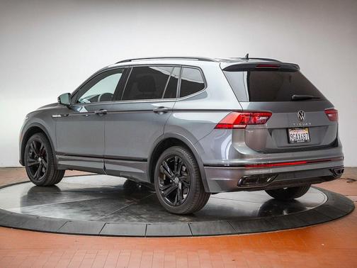 Platinum Gray Metallic 2023 Volkswagen Tiguan 2.0T SE R-Line Black