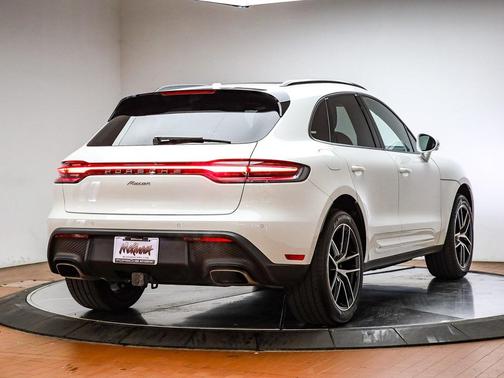 2025 Porsche Macan 